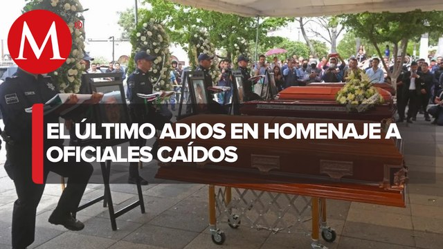 Familiares y amigos despiden a oficiales caídos en El Salto