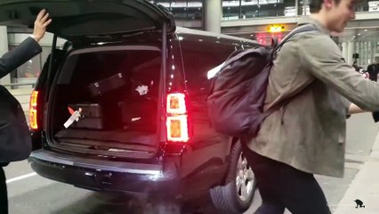 Shawn Mendes Signing Autographs in Toronto Airport