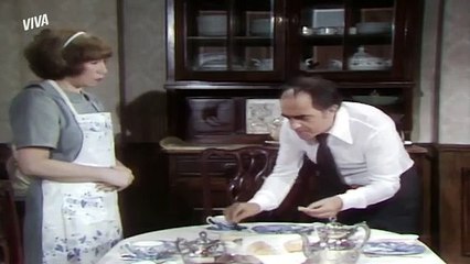Novela Amor com Amor se Paga (1984) - Nonô apanha de inquilino e é salvo por Gustavo