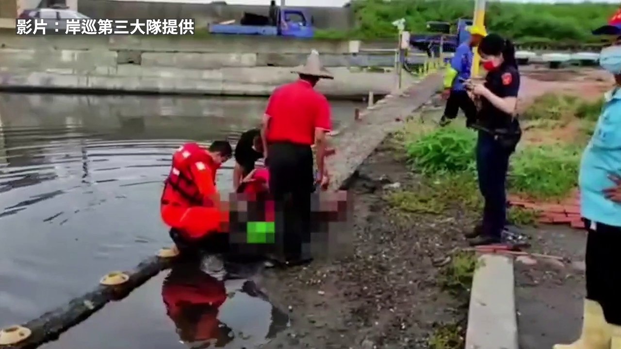 英勇片曝光！海巡超威所長！見女子沉浮大排 飛身跳水救命