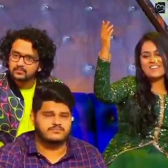 Arunita with udit Narayan ji Tu mere samne Indian idol Arunita amazing performance