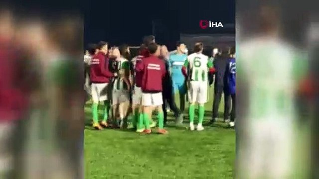 Yeşil saha boks ringine döndü!