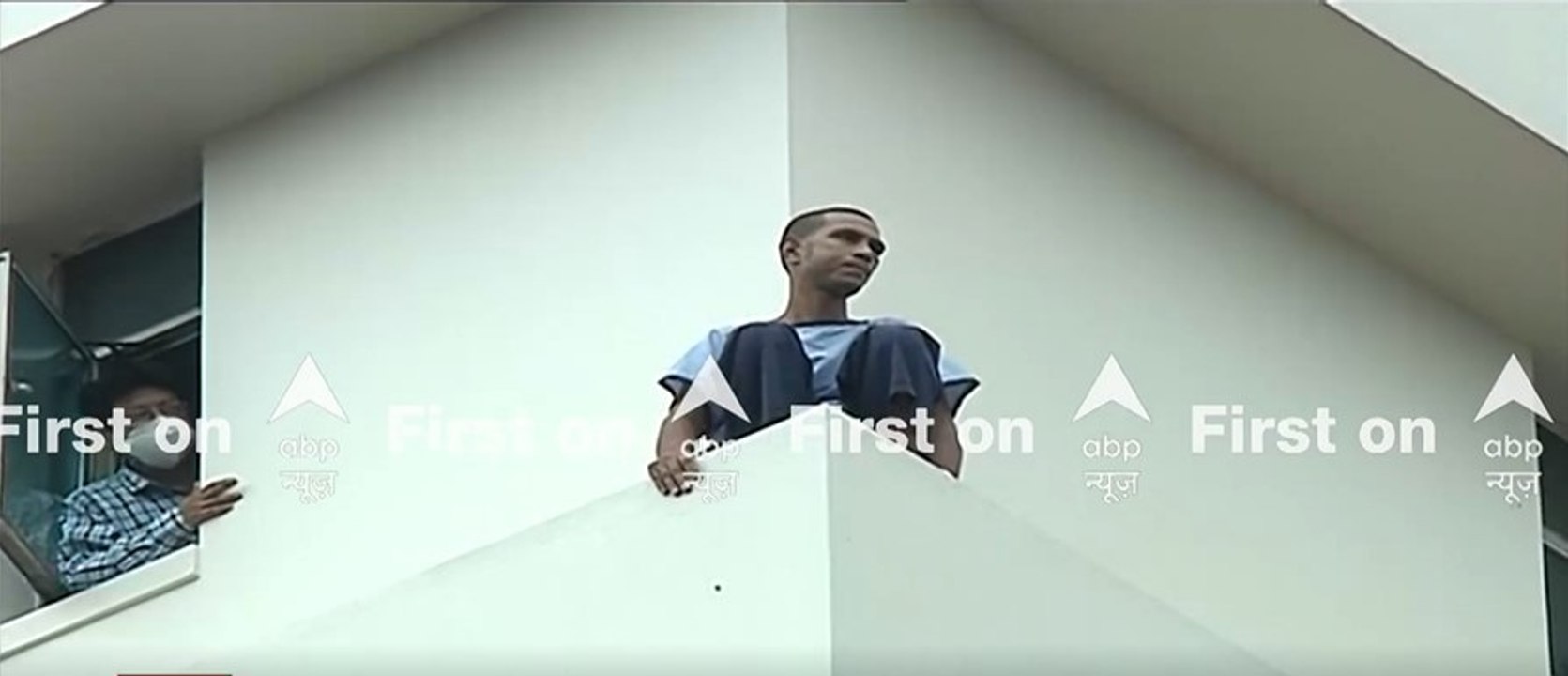 Kolkata News: Depressed patient threatens to jump off the balcony | ABP News