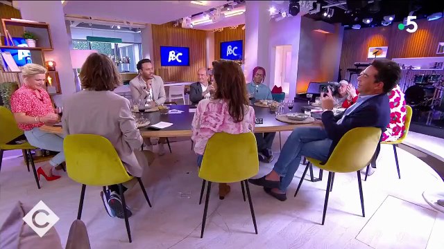 C à vous : Valérie Pécresse adresse un message improbable à Bertrand Chameroy