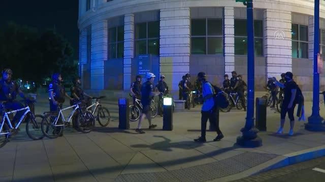 Son dakika haberleri... WASHINGTON - ABD'de kürtaj yasasını protesto eden kalabalıkla polis arasında gerginlik yaşandı