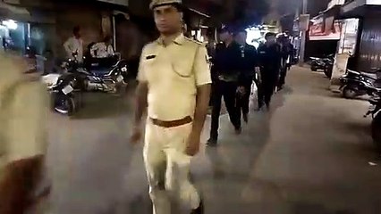 alert: पुलिस प्रशासन हुआ सतर्क, शहर के संवेदनशील इलाकों में निकाला पैदल मार्च