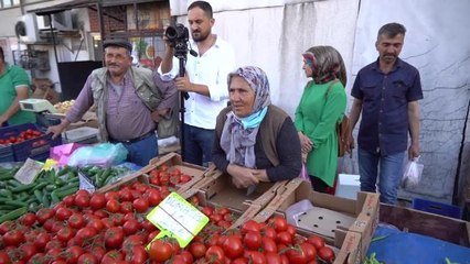 Babacan'ın "Biz Devraldığımızda Çeyrek Altın 70 Liraydı" Sözlerine Kadın Pazarcıdan Yanıt: "50 Liraya Bir Kilo Biber Sattık"