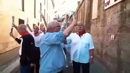 Homenaje a los impulsores del 'cántico' a San Fermín antes del encierro