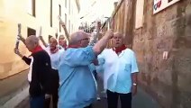 Homenaje a los impulsores del 'cántico' a San Fermín antes del encierro