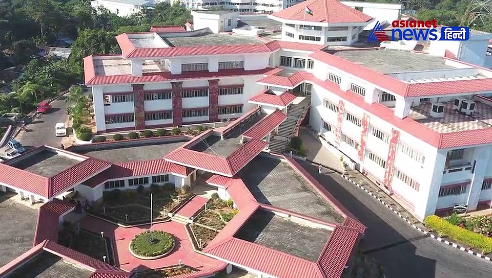 सोशल मीडिया पर पोस्ट करना है मौलिक अधिकार