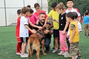 Son dakika... Polislerle çocuklar futbol maçı yaptı, kazanan dostluk oldu