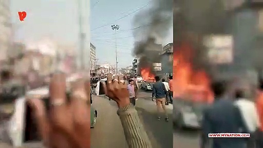 बीच बाजार में गाड़ी में लगी आग, देखें खौफनाक मंजर
