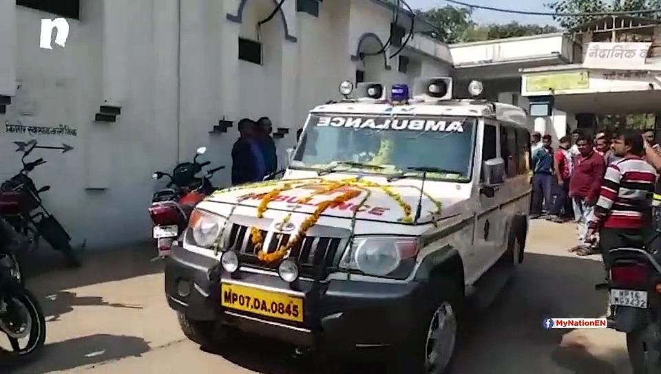 मध्य प्रदेश के छतरपुर में सरेआम गुंडागर्दी (वीडियो)