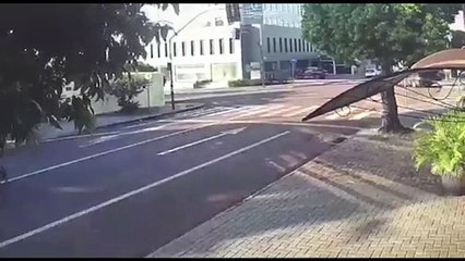 Vídeo mostra momento em que caminhão atinge motociclista no Bairro Neva