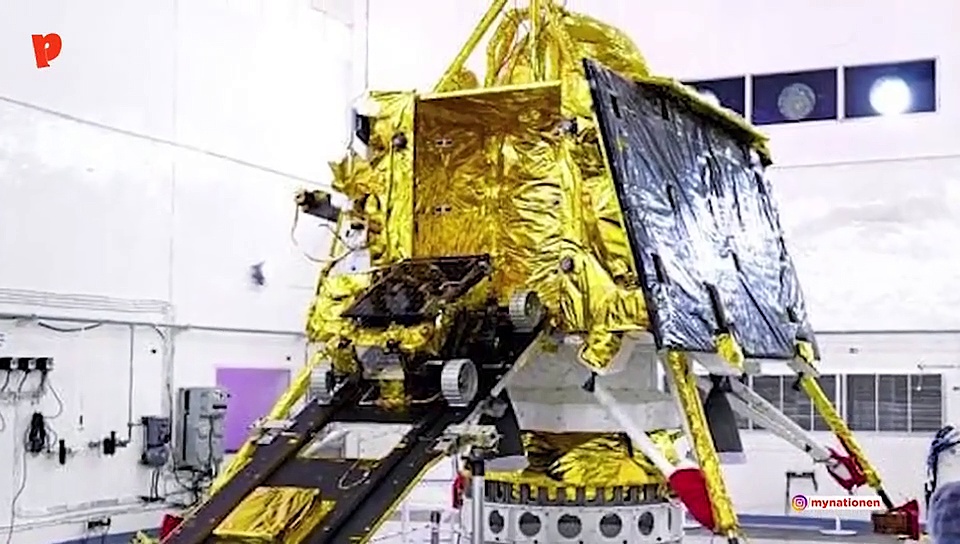 Filmy Trends: From Amitabh Bachchan on Chandrayaan-2 to Shah Rukh Khan's next project