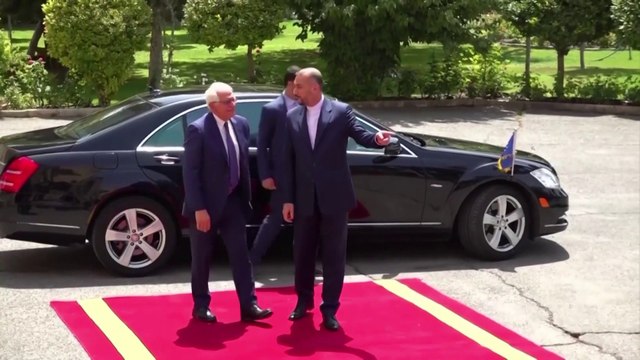 بوريل يزور طهران في محاولة لإحياء الاتفاق النووي المنهار