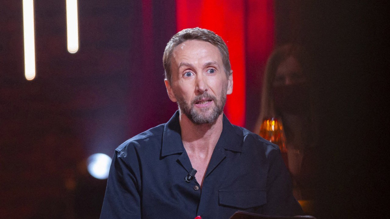 GALA VIDEO - Philippe Caverivière : cet homme politique “sans humour” qui ne l’aime pas beaucoup