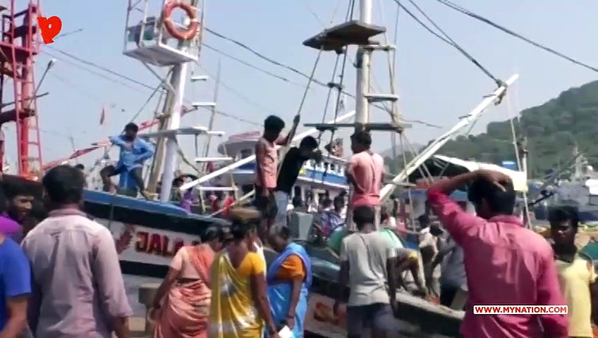 Karnataka fishermen protest against Goa govt's fish blockade
