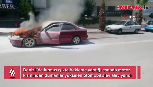 Kırmızı ışıkta bekleyen otomobil alev alev yandı