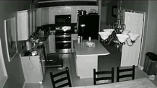 شبح امرأة يظهر فاجأه ف المطبخ  | The ghost of a woman suddenly appears in the kitchen