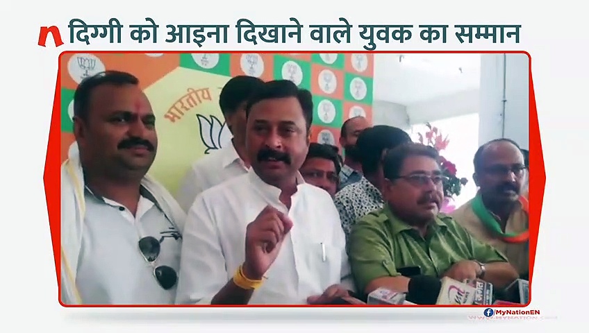 दिग्विजय सिंह को आइना दिखाने वाले युवक का हुआ सम्मान