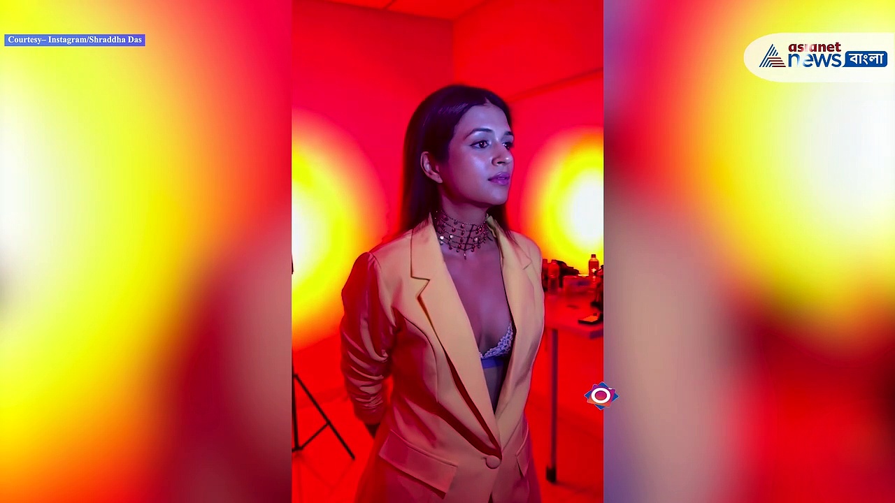 ব্লেজারের বোতাম খুলে ফটোস্যুট করে ভাইরাল শ্রদ্ধা দাস