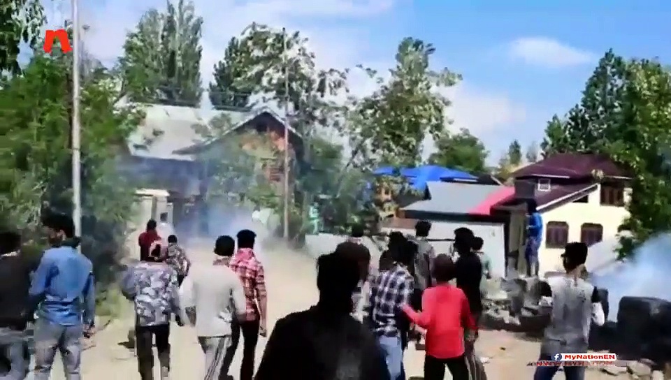 More violence erupts in Kashmir as youth pelt stones at polling booths