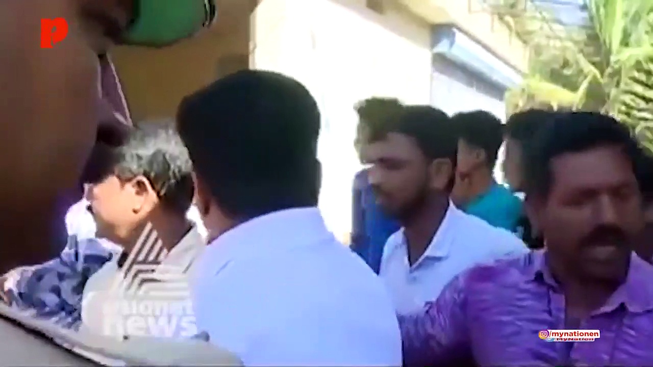 Kasaragod double murder: Congess protests against CPM leaders' visit to vandalised houses of accused