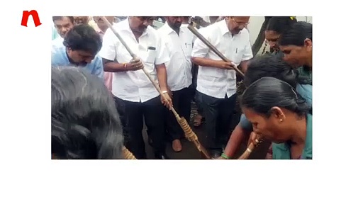 Swachchata Hi Seva: Union minister DV Sadananda Gowda sweeps road along with municipality workers in Bengaluru
