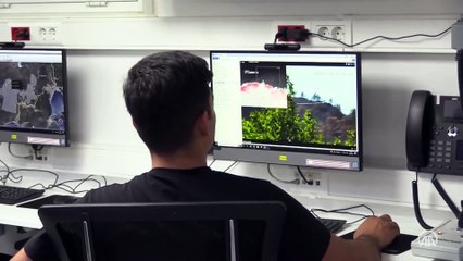 Marmaris'te yangının seyri jandarmanın Mobil Harekat Merkezi'nden anlık takip edildi