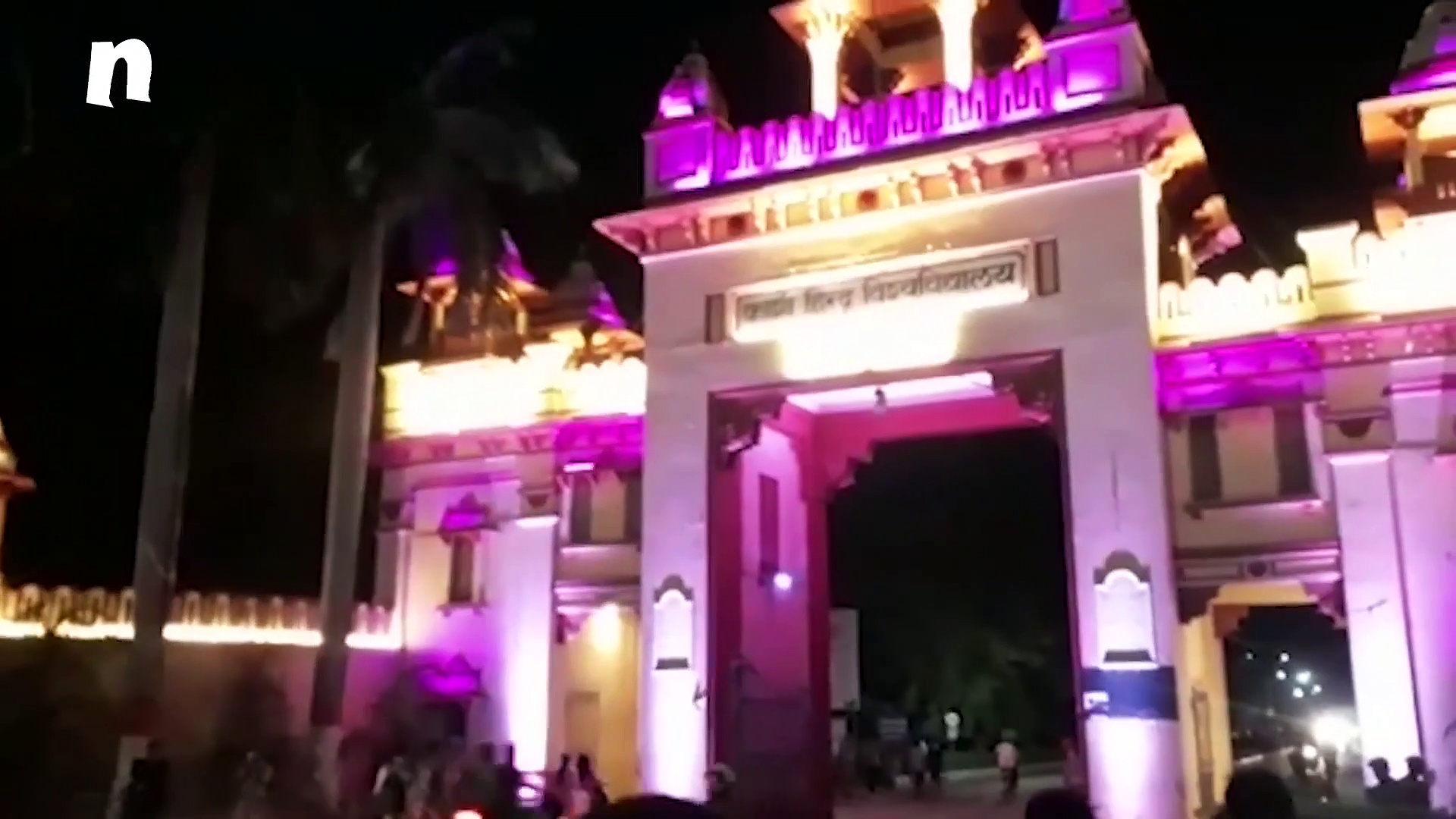 अपने संसदीय क्षेत्र का हाल जानने बनारस की सड़कों पर निकले  प्रधानमंत्री