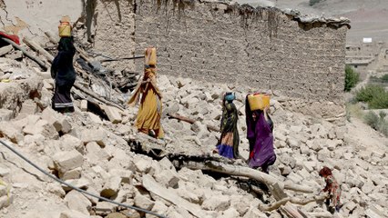 حصار العقوبات.. عائق أمام الراغبين في تقديم الدعم لضحايا زلزال أفغانستان