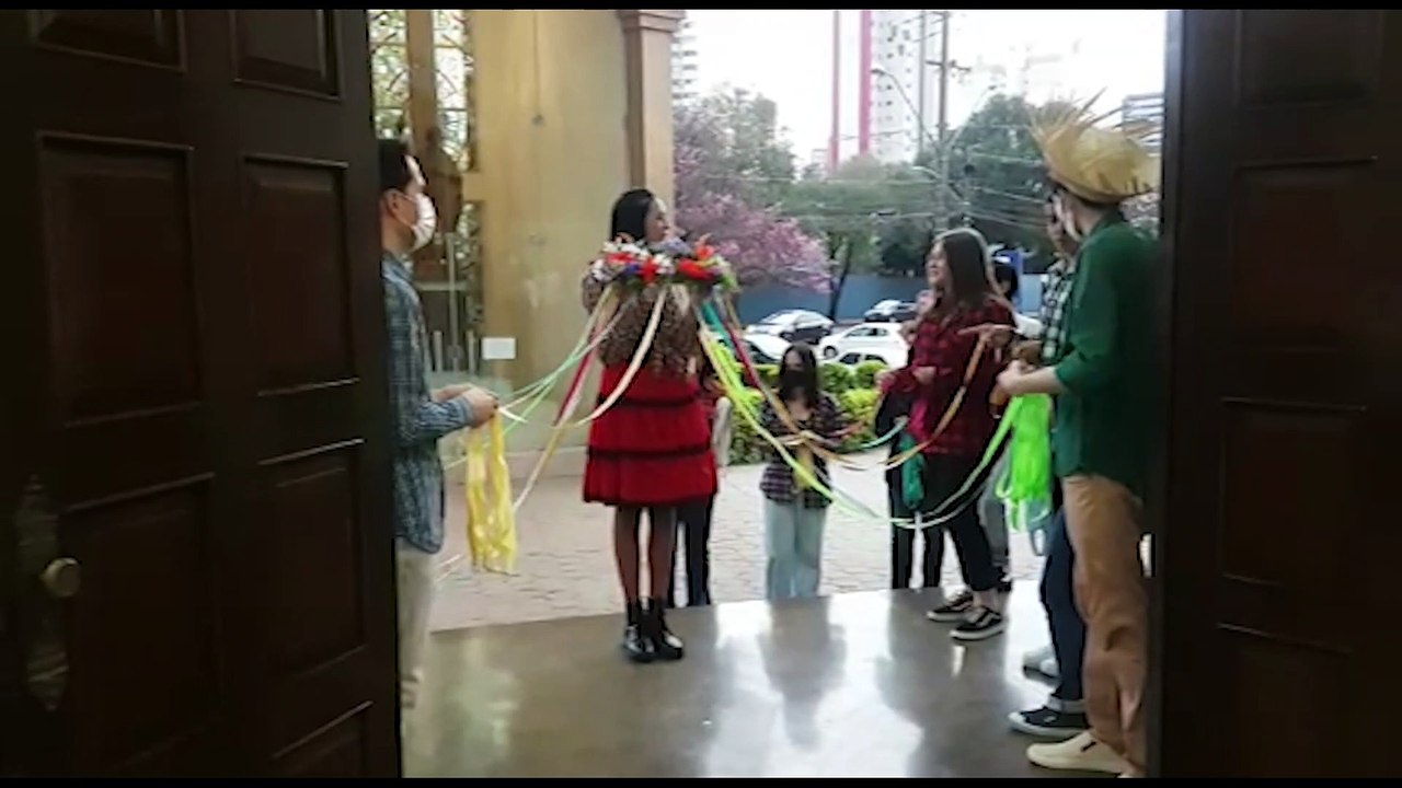 Fieis vão caracterizados em Santa Missa especial na Paróquia São João Batista