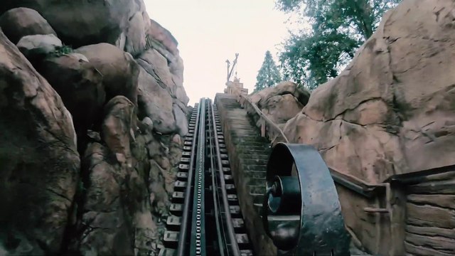Seven Dwarfs Mine Train Roller Coaster (Walt Disney World Theme Park - Orlando, Florida) - 4k Roller Coaster POV Video
