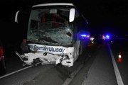 Son dakika: Tosya'da otomobil ile otobüs kafa kafaya çarpıştı: 2 ölü 16 yaralı