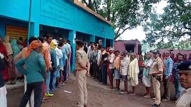 यहां मतदाताओं को नहीं रोक पाई बारिश की रिमझिम फुहार, दोपहर 3 बजे तक 65 फीसदी हुआ मतदान