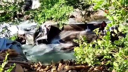 Alanya'da devrilen kamyondaki 1 kişi Alara Çayının sularına kapılarak kayboldu