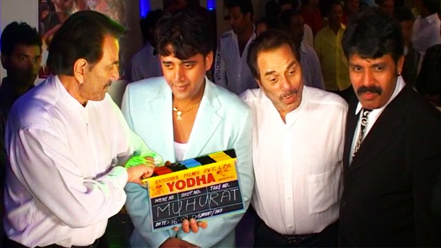 Dharmendra & Aruna Irani At The Muhurat Of Ravi Kishan's Bhojpuri Movie 'Yodha'