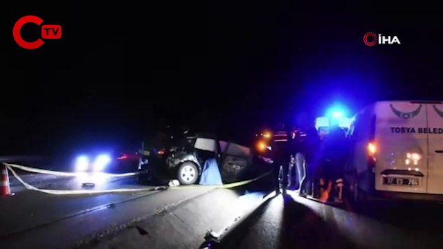 Tosya'da otomobil ile otobüs kafa kafaya çarpıştı: 2 ölü 16 yaralı