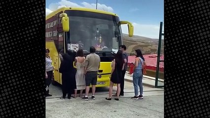 Bunu da gördük! Avukatlar kaçak göçmen otobüsünün önünü kesti!