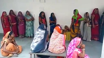 लंबी कतार फिर भी उत्साह नहीं हुआ कम