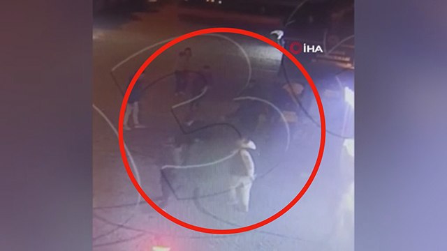 İstanbul’da silahlı kavga kamerada: Şakalaşıyormuş gibi yapıp bacaklarından vurdu
