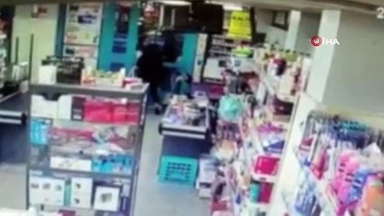 Marketten hırsızlık yaptı, kaçmak için camı yumrukladı