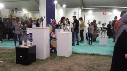 Atıklar sanat eseri robotlara dönüştü