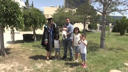 Dört çocuk annesi azmetti, üniversite eğitimini tamamladı