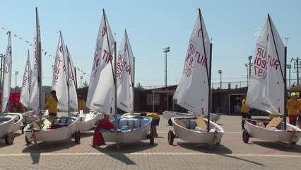 Denize inmenin ilk yolu optimist sınıfından geçiyor