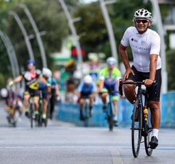 Yaklaşık 2 bin bisikletçi savaş mağduru çocuklar için pedal çevirdi