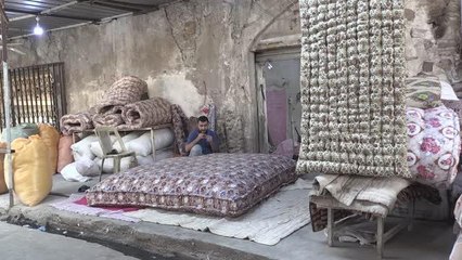 Dededen kalma atlas yorgancılığı mesleğini tek başına sürdürüyor