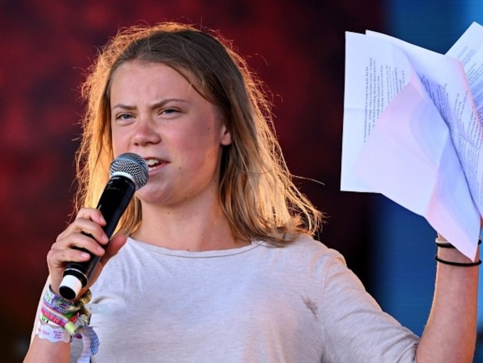 Greta Thunberg überrascht auf Bühne: 'Wir nähern uns dem Abgrund!'
