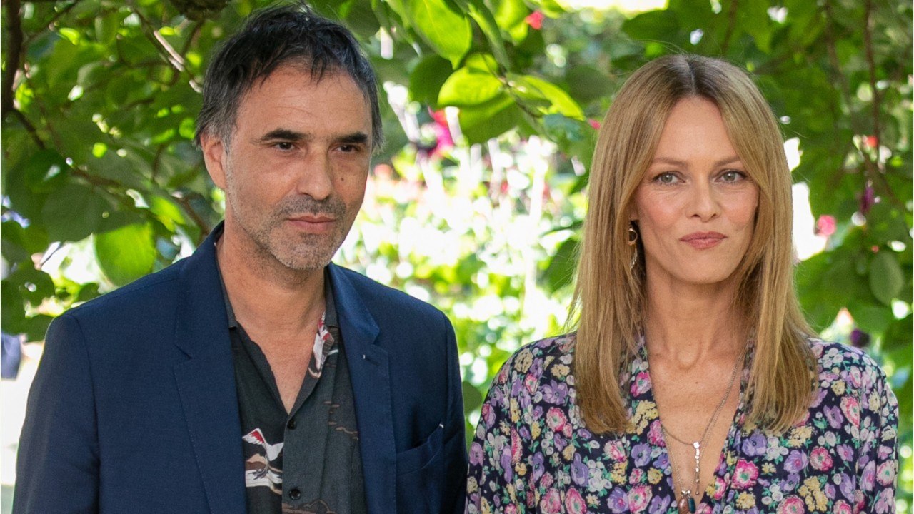 GALA VIDÉO - Samuel Benchetrit : quelles sont ses relations avec Lily-Rose Depp, sa belle-fille ?